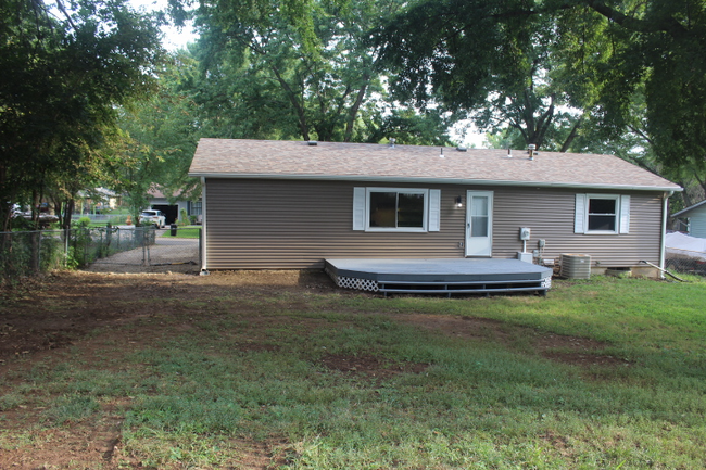 Building Photo - 110 Melody Ln