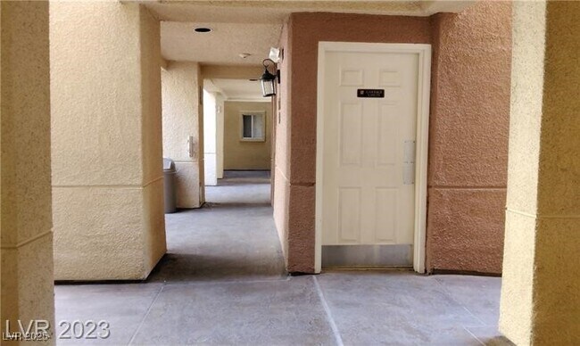 Building Photo - 270 E Flamingo Rd