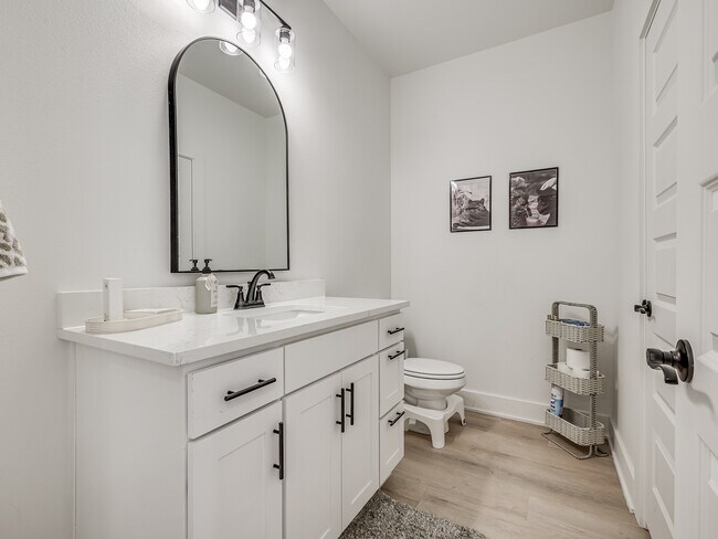 Building Photo - 1644 N Leverett Ave