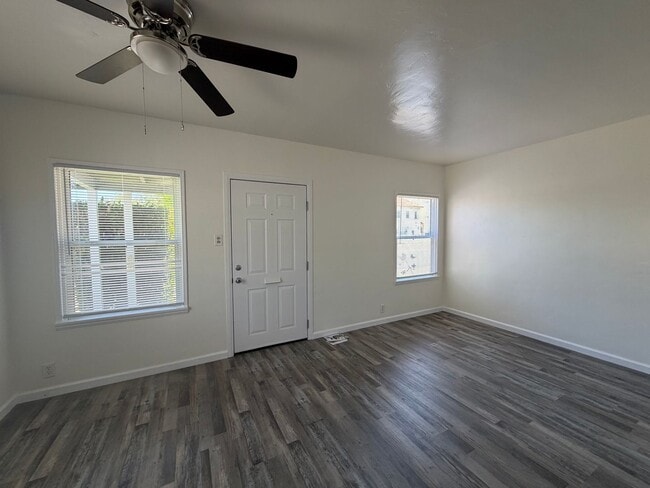Building Photo - Cozy 1bd 1 ba Available NOW