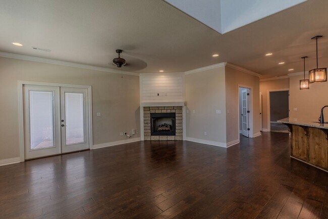 Building Photo - 537 N Salem Rd