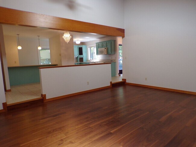 Building Photo - Move-In Ready Home Across from Ski Hill