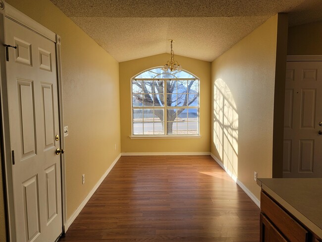 Building Photo - 1111 Tunbridge Dr