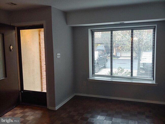 Building Photo - 214 Stonybrook Dr