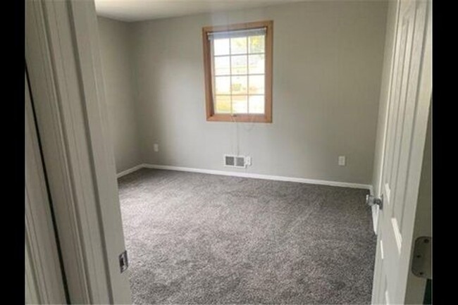 Building Photo - Remodeled NW Rochester, MN single-family t...