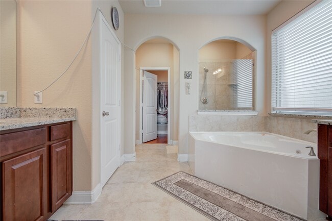 Building Photo - 12902 Oak Fls Dr