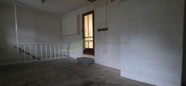 Building Photo - 6613 NE 49th Terrace