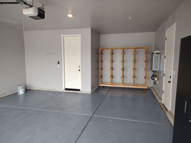 Building Photo - Spacious 5-Bedroom, 4-Bathroom House with Mother-in-Law Suite in SE Bakersfield