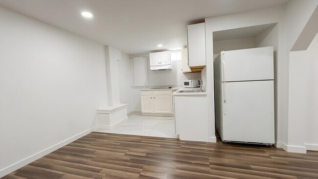 Building Photo - 338 Whiting Ave