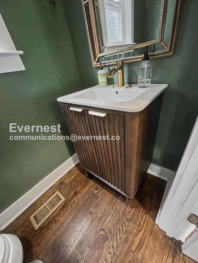 Building Photo - 1306 Pillow St