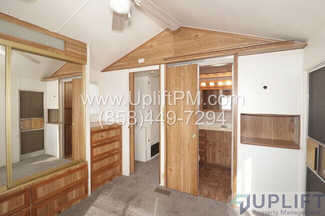 Building Photo - 2030 Black Canyon Rd