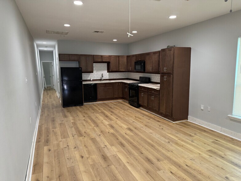Building Photo - 3701 Derbigny St