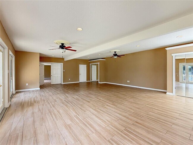 Building Photo - 117 Lake Roy Dr