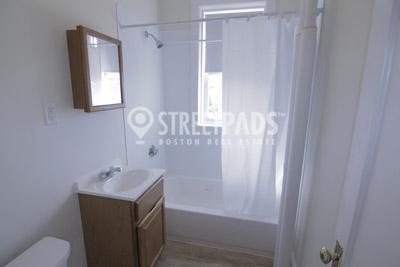 Building Photo - bedroom in Boston MA 02215