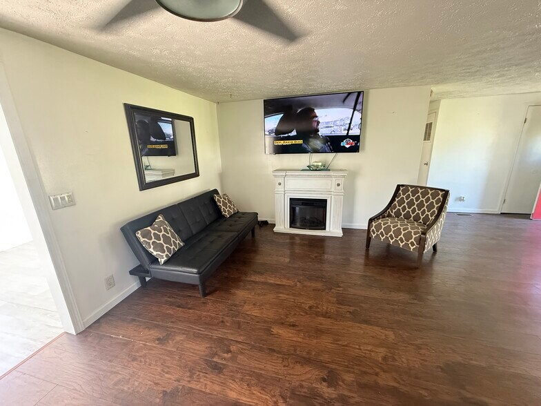 Building Photo - 110 Dotson Dr
