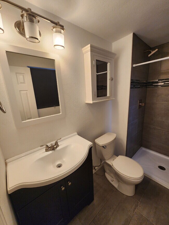 Building Photo - Spacious 5 Bed Home with Finished Basement, Multiple Living Areas & Private Backyard