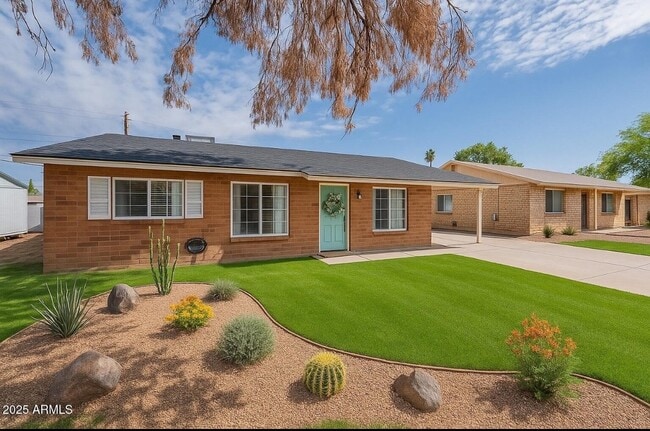 Building Photo - 5014 W Gardenia Ave