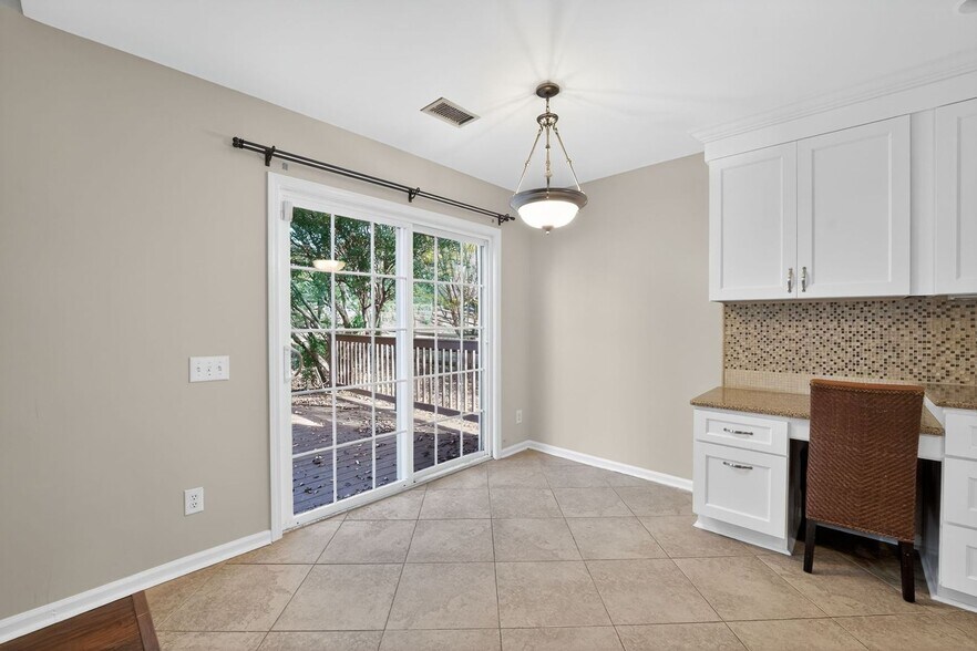 Building Photo - 5229 Bentgrass Run Dr