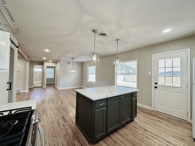Building Photo - 441 Jolee St