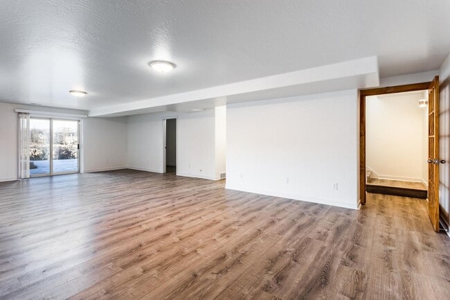 Building Photo - Tranquil Retreat in Trailside