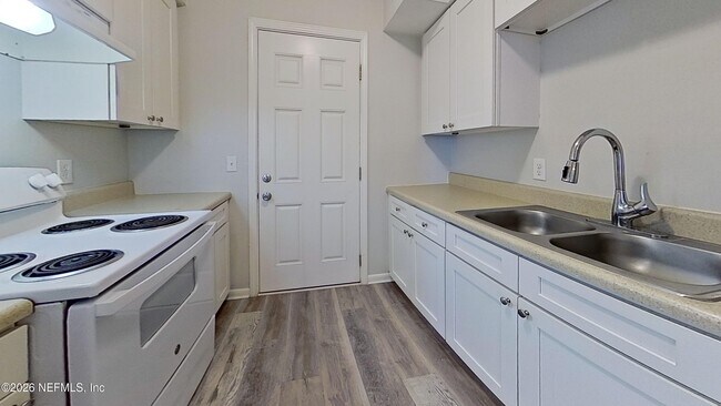 Building Photo - 2216 Spring Park Rd