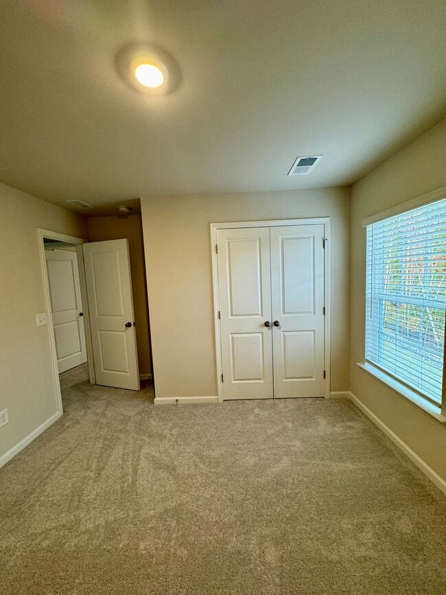 Building Photo - 4BR/2.5BA in Steel Creek's Brightwater Neighborhood