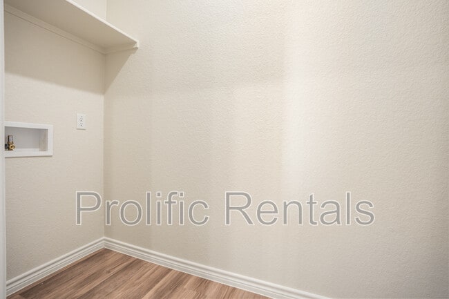 Building Photo - 103 Logan Ct