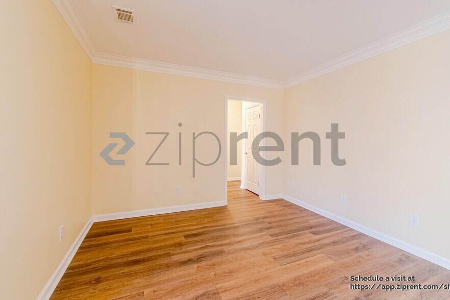 Building Photo - 8533 Sawyer Brown Rd