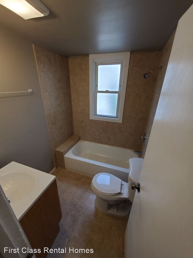 Building Photo - 3 br, 1 bath House - 1512 W 45th Ave