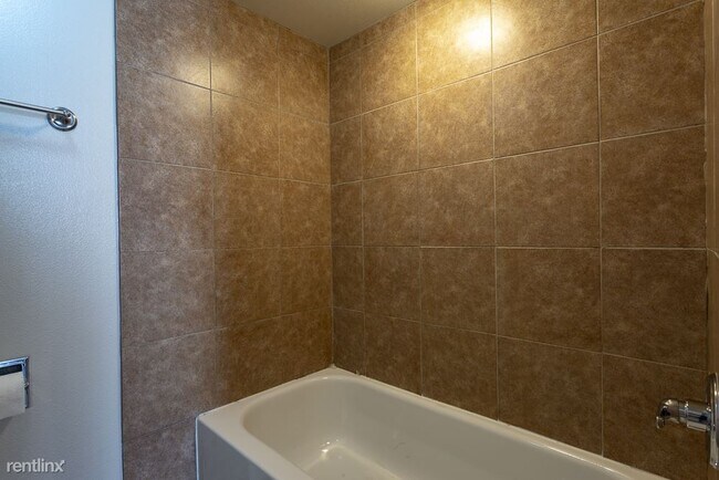 Building Photo - 2 br, 2 bath Condo - 701 North Harlan Stre...