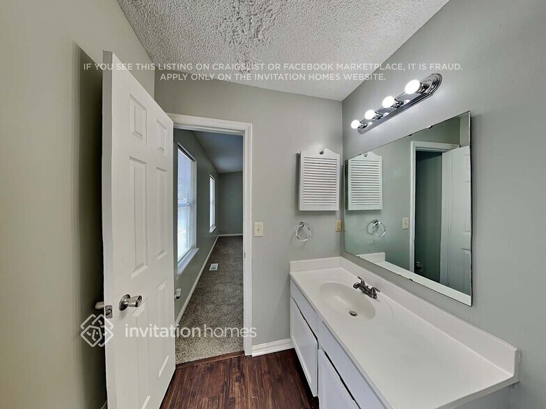 Building Photo - 7025 Markway Dr
