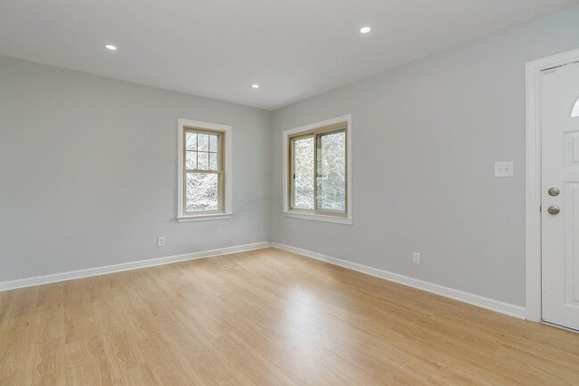 Building Photo - 2228 Holt Ave