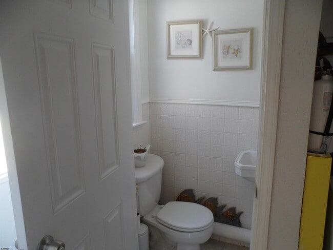 Building Photo - 205 N Essex Ave