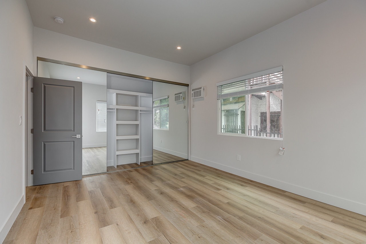 Building Photo - 1334 S Westlake Ave