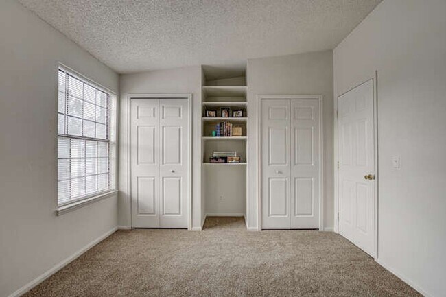 Building Photo - 1 Bedroom 1 Bathroom Beautifully Updated Washer/Dryer In Unit