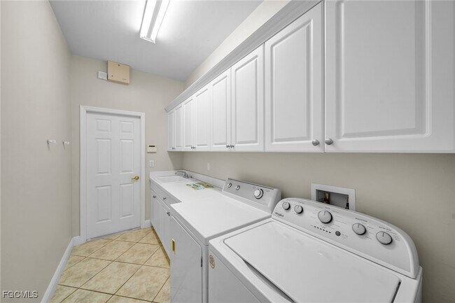 Building Photo - 621 NW 37th Ave