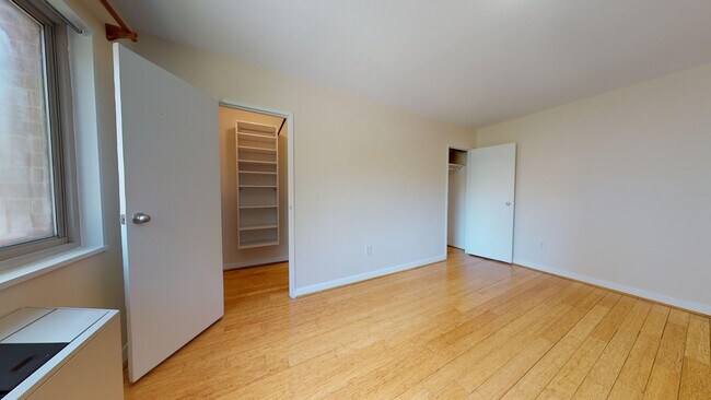 Building Photo - 3900 Tunlaw Rd NW