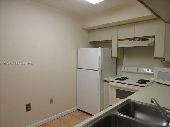 Building Photo - 15545 Miami Lakeway N