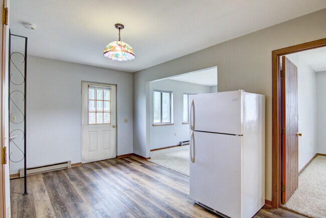 Building Photo - 2228 Peters Dr