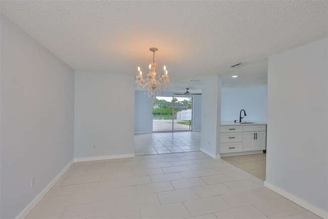 Building Photo - 423 Flamingo Dr