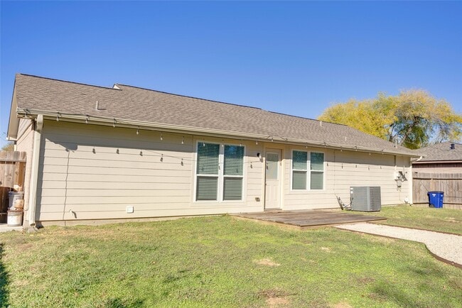 Building Photo - 702 Dixie Dr