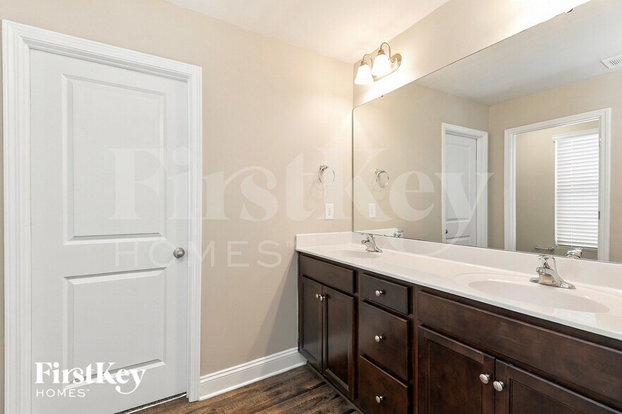 Building Photo - 5509 Cobblestone Glen Dr