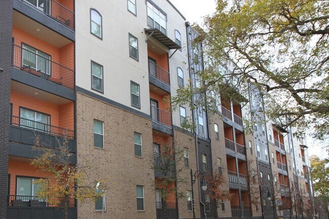 21-Pearl-Off-Campus-Apartments-in-West-Campus-Near-UT-Austin-Buidling-Exterior - 21 Pearl