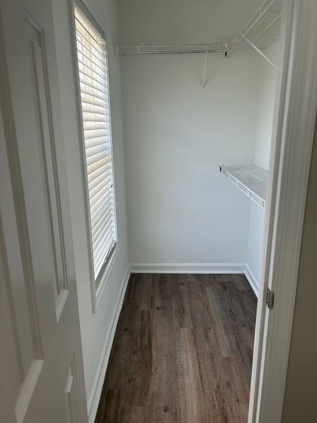 Building Photo - 3 bedroom/ 3 bathroom Townhouse