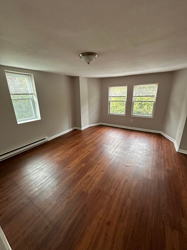 Building Photo - 101 N Gross St