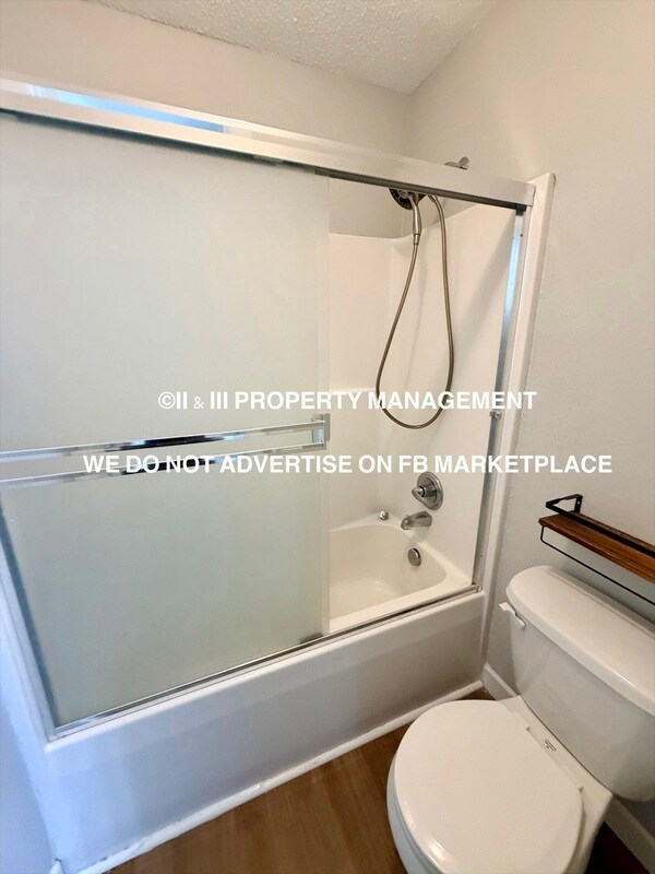 Building Photo - 921 SW Peach Tree Ln