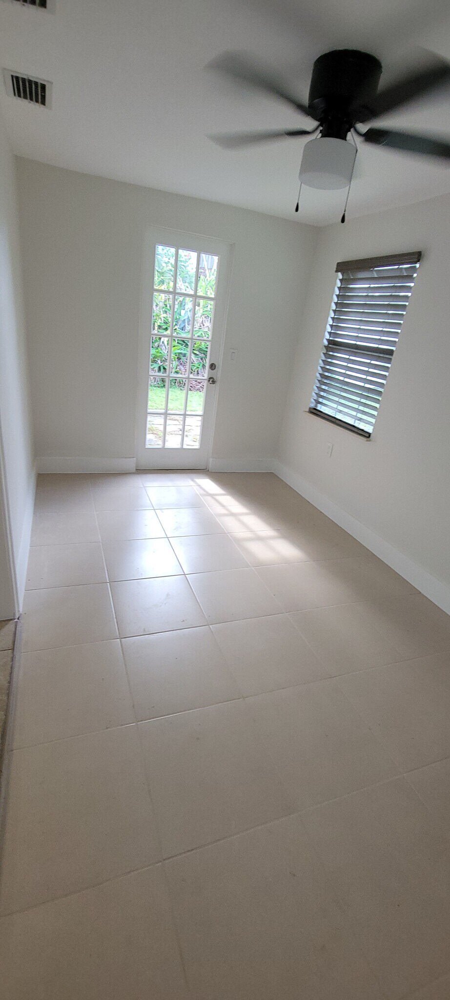 Building Photo - 571 Trade Winds Dr