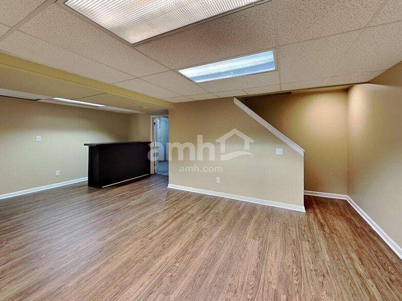 Building Photo - 2058 River Birch Dr