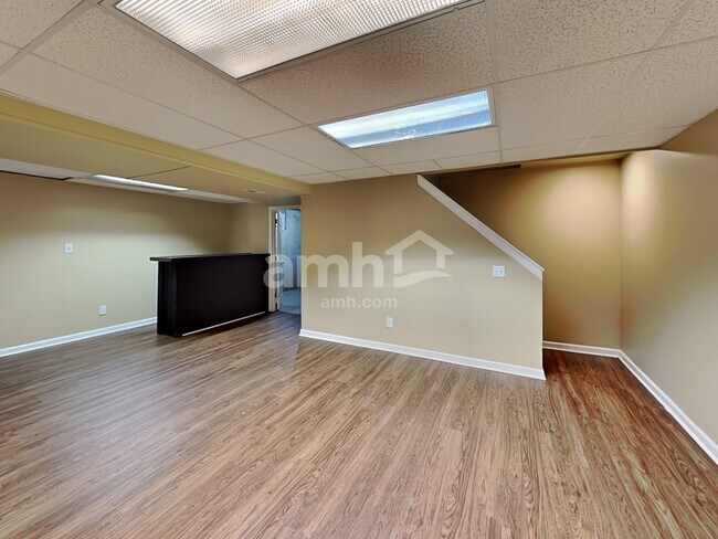 Building Photo - 2058 River Birch Dr