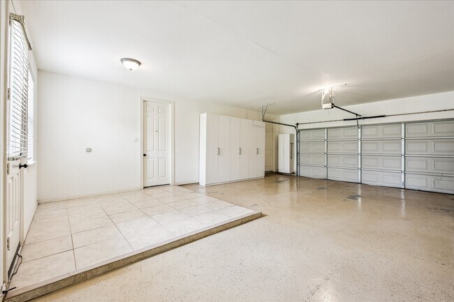 Building Photo - 2210 Bywater Dr